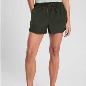 A t h l e t a • Windbreaker athletic short